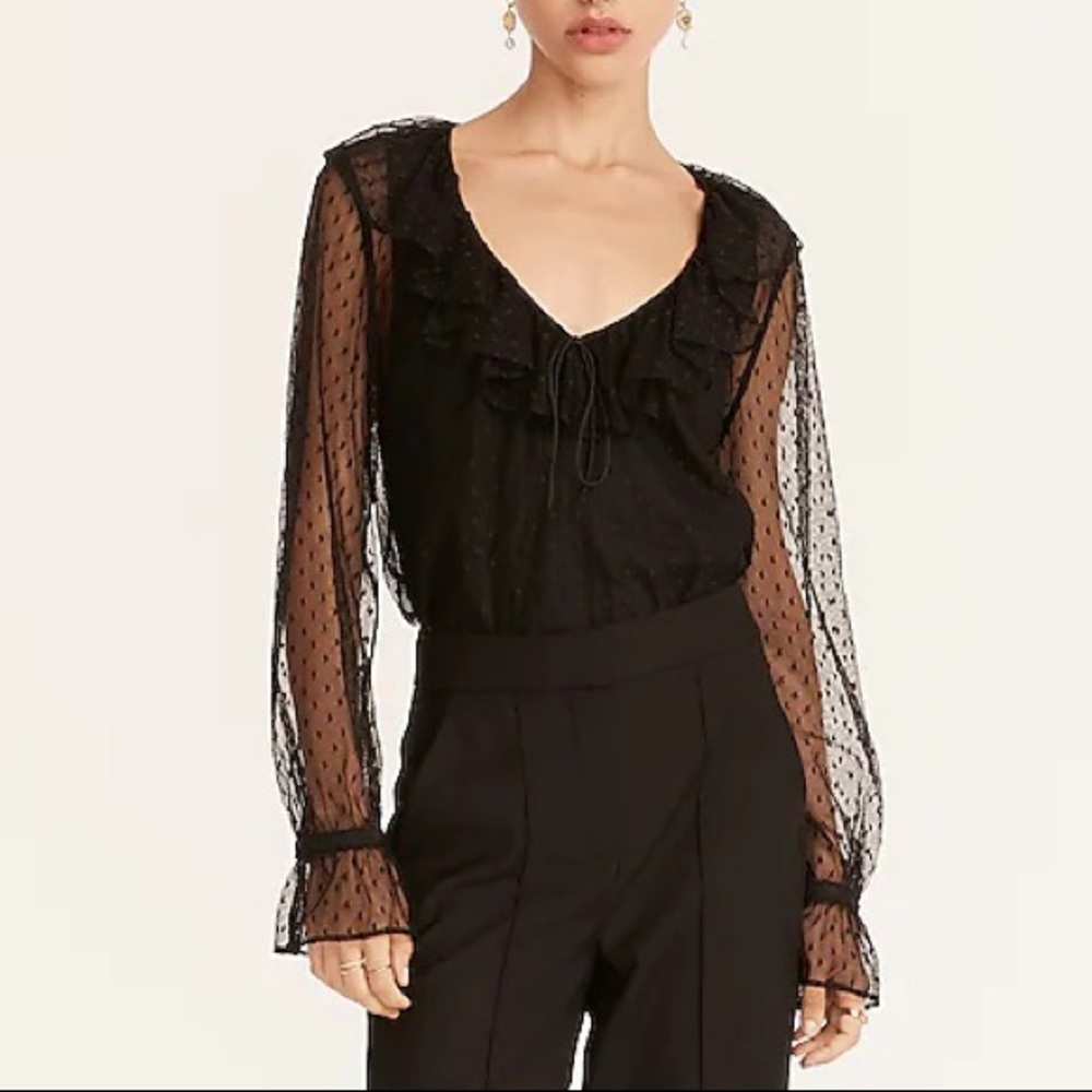 Ruffleneck top in clip dot